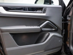 Porsche Cayenne Base AWD 2026