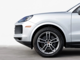 Porsche Cayenne Base AWD 2025