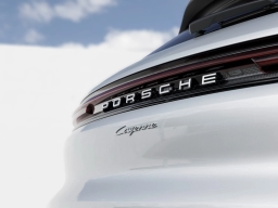 Porsche Cayenne Base AWD 2025