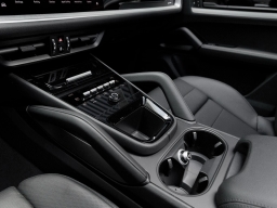 Porsche Cayenne Base AWD 2025