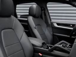 Porsche Cayenne Base AWD 2025