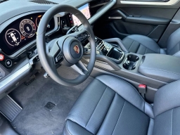 Porsche Cayenne Base AWD 2026