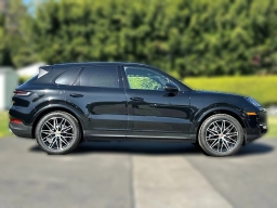 Porsche Cayenne Base AWD 2026