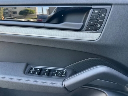 Porsche Cayenne Base AWD 2026