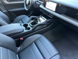 Porsche Cayenne Base AWD 2026