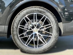 Porsche Cayenne Base AWD 2026