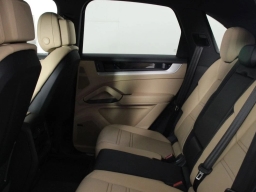 Porsche Cayenne Base AWD 2026