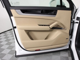 Porsche Cayenne Base AWD 2026