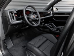 Porsche Cayenne Base AWD 2025