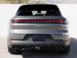 Porsche Cayenne Base AWD 2025