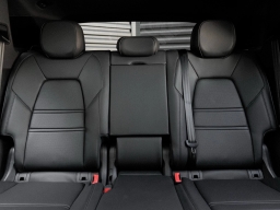 Porsche Cayenne Base AWD 2025