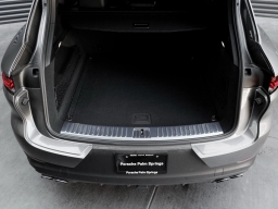 Porsche Cayenne Base AWD 2025