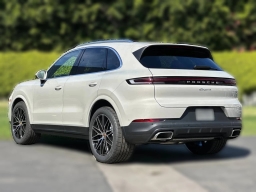 Porsche Cayenne Base AWD 2026