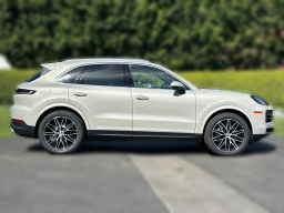 Porsche Cayenne Base AWD 2026