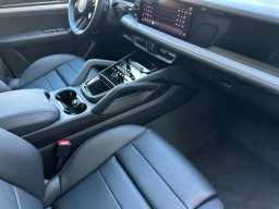 Porsche Cayenne Base AWD 2026