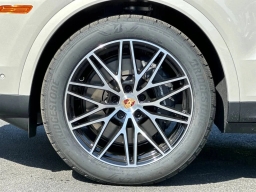 Porsche Cayenne Base AWD 2026