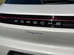 Porsche Cayenne Base AWD 2026