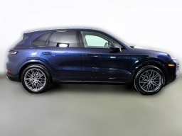 Porsche Cayenne Base AWD 2026