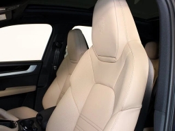 Porsche Cayenne Base AWD 2026