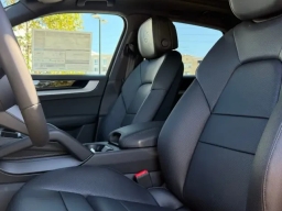 Porsche Cayenne Base AWD 2026