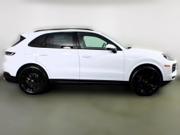 Porsche Cayenne Base AWD 2026