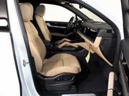 Porsche Cayenne Base AWD 2026