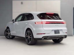 Porsche Cayenne Base AWD 2026