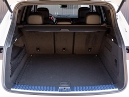 Porsche Cayenne Base AWD 2026