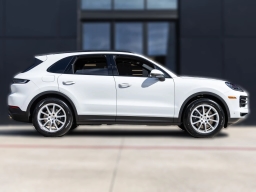 Porsche Cayenne Base AWD 2026