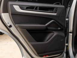 Porsche Cayenne Base AWD 2026