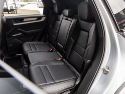 Porsche Cayenne Base AWD 2026