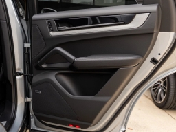 Porsche Cayenne Base AWD 2026