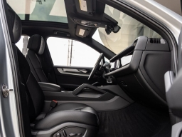 Porsche Cayenne Base AWD 2026