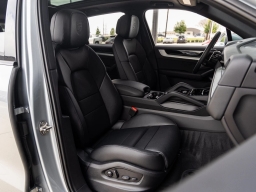 Porsche Cayenne Base AWD 2026