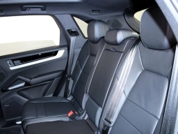 Porsche Cayenne Base AWD 2026