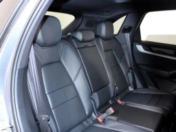 Porsche Cayenne Base AWD 2026