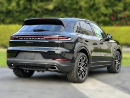 Porsche Cayenne Base AWD 2026