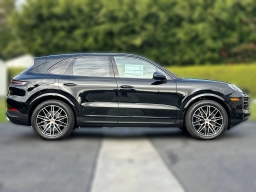Porsche Cayenne Base AWD 2026