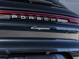 Porsche Cayenne Base AWD 2026