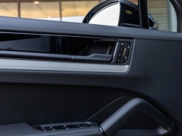 Porsche Cayenne Base AWD 2026