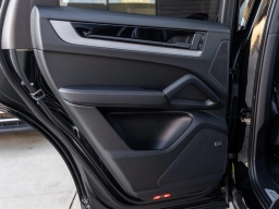 Porsche Cayenne Base AWD 2026