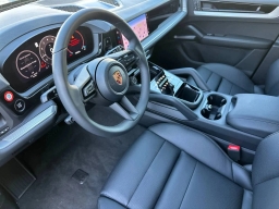 Porsche Cayenne Base AWD 2026