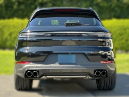 Porsche Cayenne Base AWD 2026