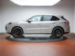 Porsche Cayenne Base AWD 2026