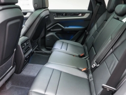 Porsche Cayenne Base AWD 2026