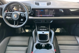 Porsche Cayenne Base AWD 2026