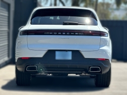 Porsche Cayenne Base AWD 2026