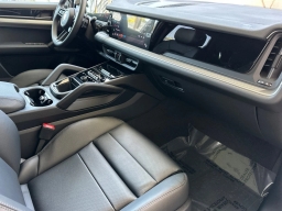 Porsche Cayenne Base AWD 2026