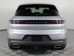 Porsche Cayenne Base AWD 2026