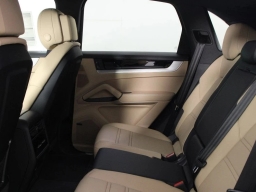 Porsche Cayenne Base AWD 2026